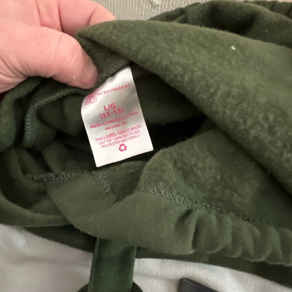 Woman's sweater bundle - Picture 2 of 4